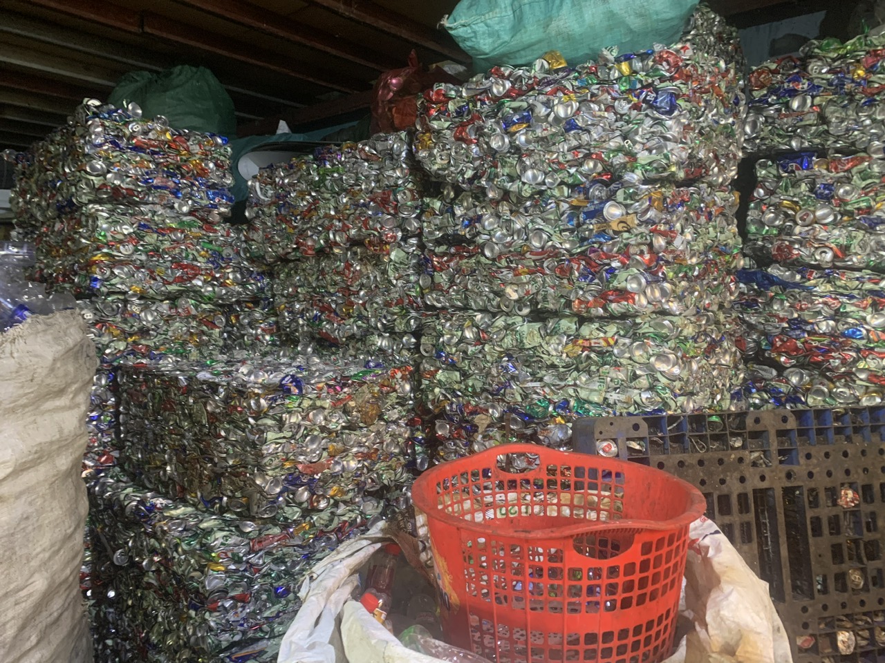 Lon nhôm ép kiện phế liệu